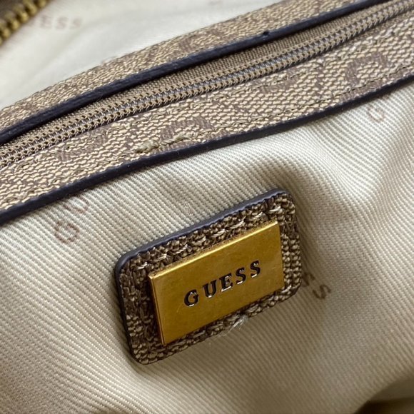 Guess Women's Manhattan Backpack Bag 4g‎ logo bag *missing zipper pull - Picture 6 of 12